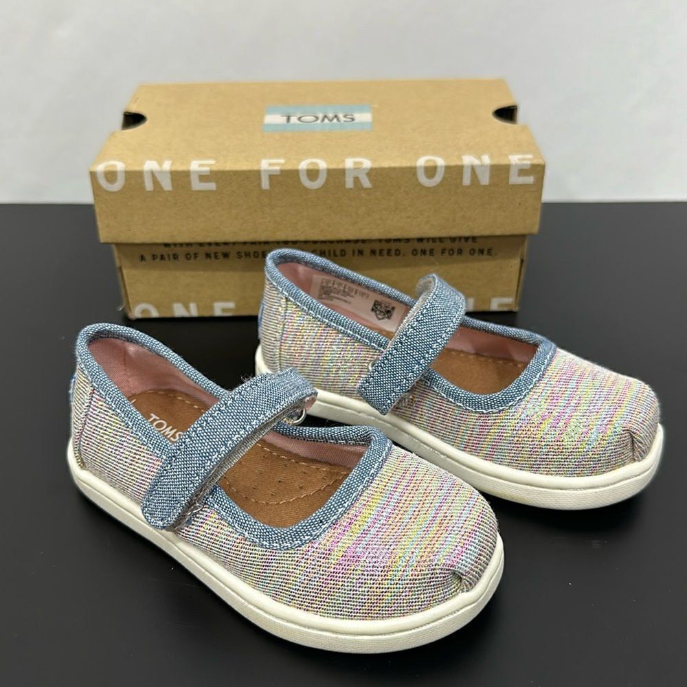 Brand new Toms baby shoes sz 6